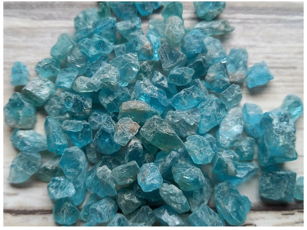 Parabia Blue Rough Apatite Crystal Pieces - 20g Bag TheQuirkyPagan