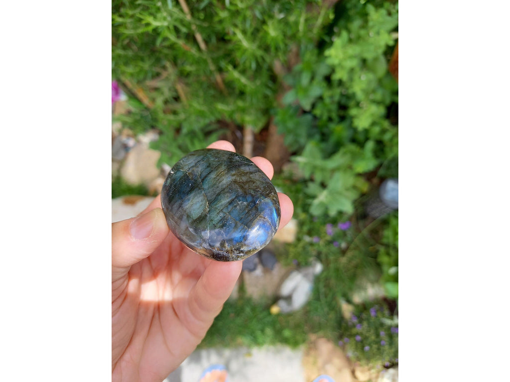 Labradorite Palm stone, Flashy Labradorite Crystal Stone, Polished Labradorite Pebble, Crystal Gift, Crystal Healing , THIS PIECE